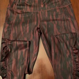 Lululemon leggings, 8